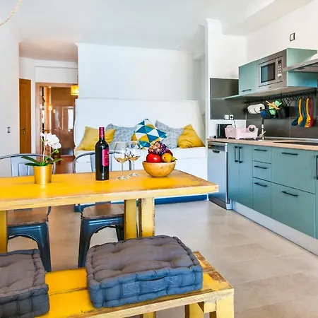 Ocean Waves 2 דירה