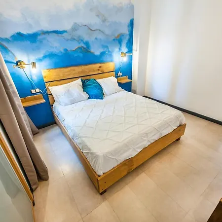 Apartment Ocean Waves 2 *