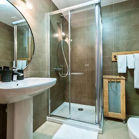 Apartment Ocean Waves 2 *