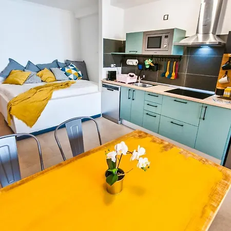 Apartment Ocean Waves 2 *