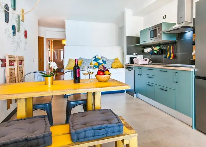 Ocean Waves 2 Apartment