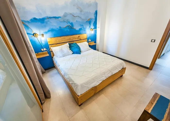 Apartment Ocean Waves 2 *